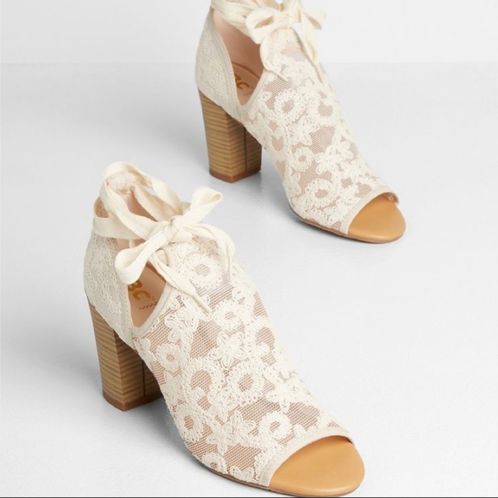 NWOT Modcloth Little Bow Peep Toe Heels